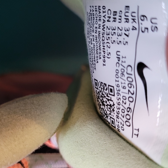 Ladies Nike - Picture 4 of 4